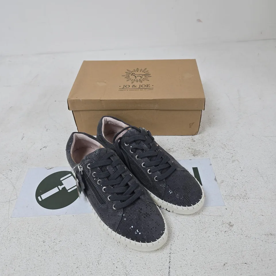 JO & JOE PORTO GREY SNEAKERS – UK SIZE 7