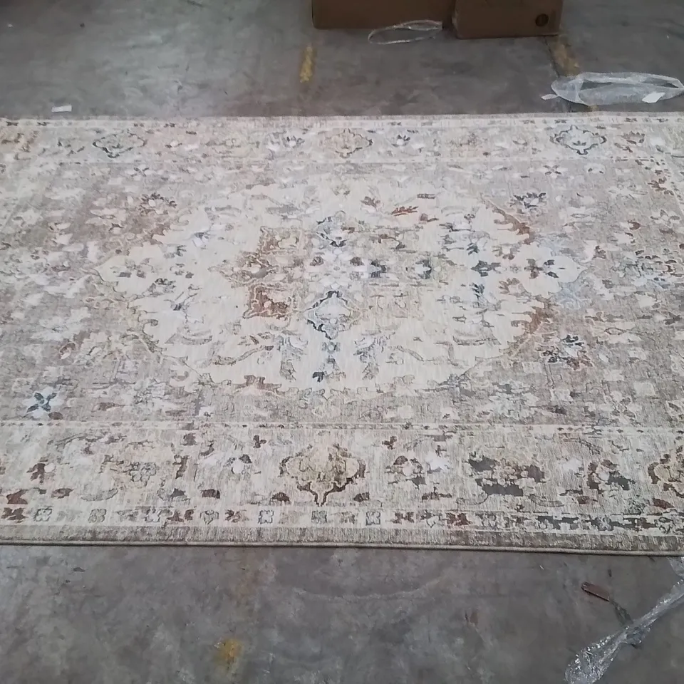 QUALITY DESIGNER AREA RUG // APPROX SIZE: 200 X 300 cm