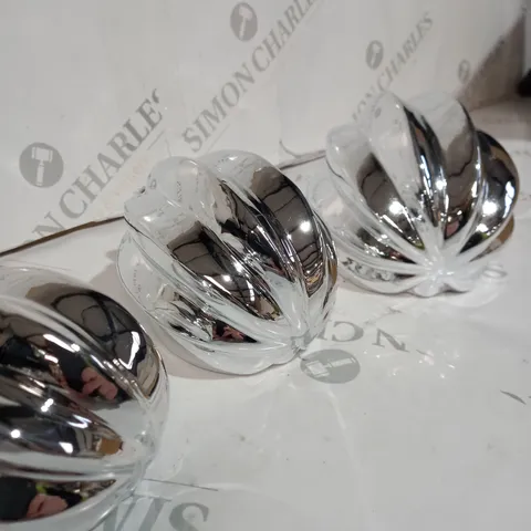 KELLY HOPPEN SET OF 3 TABLETOP DECORATIONS, SILVER