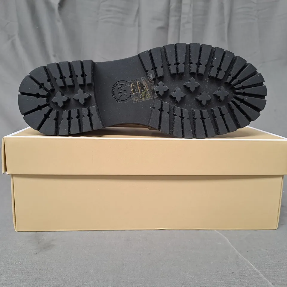 BOXED PAIR OF MICHAEL KORS PARKER LUG LOAFERS IN CREAM US SIZE 8M