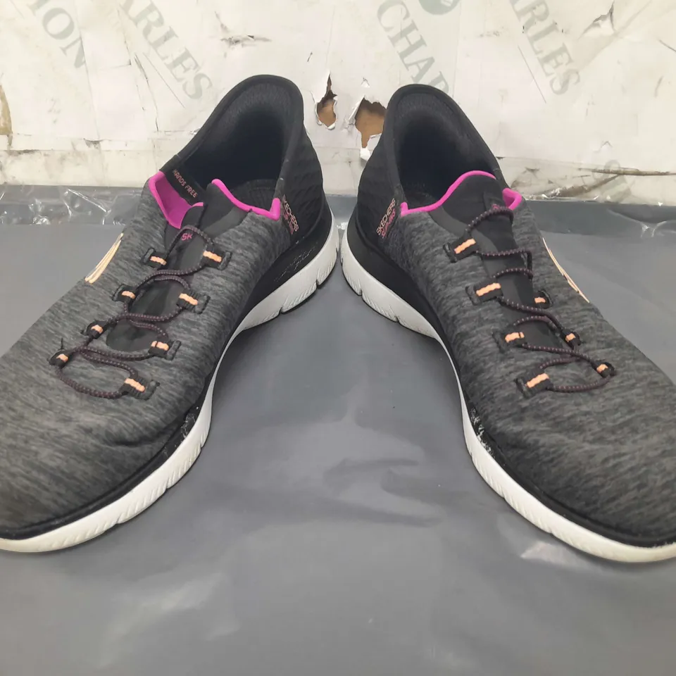 PAIR OF SKECHERS SUMMIT SLIP-IN SHOES IN BLACK/GREY/PINK UK SIZE 5
