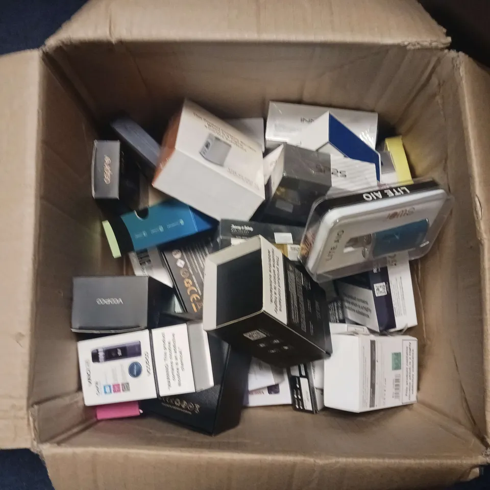 BOX OF APPROXIMATELY 20 ASSORTED E-CIGARETTES TO INCLUDE VOOPOO, ASPIRE AND SP25