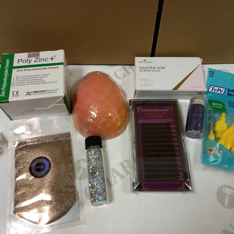 BOX OF APPROX 30 ASSORTED COSMETIC ITEMS TO INCLUDE POLY ZINC+ CEMENT, LOLLYPOP SURPRISE BATH BOMB, REVITALE SALICYLIC ACID SCRUB SOAP
