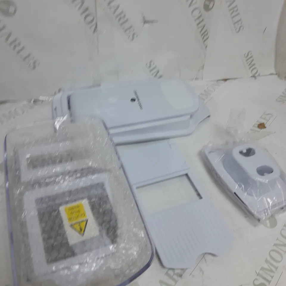 COOK'S ESSENTIALS MULTIFUNCTIONAL SLICER & DICER - WHITE