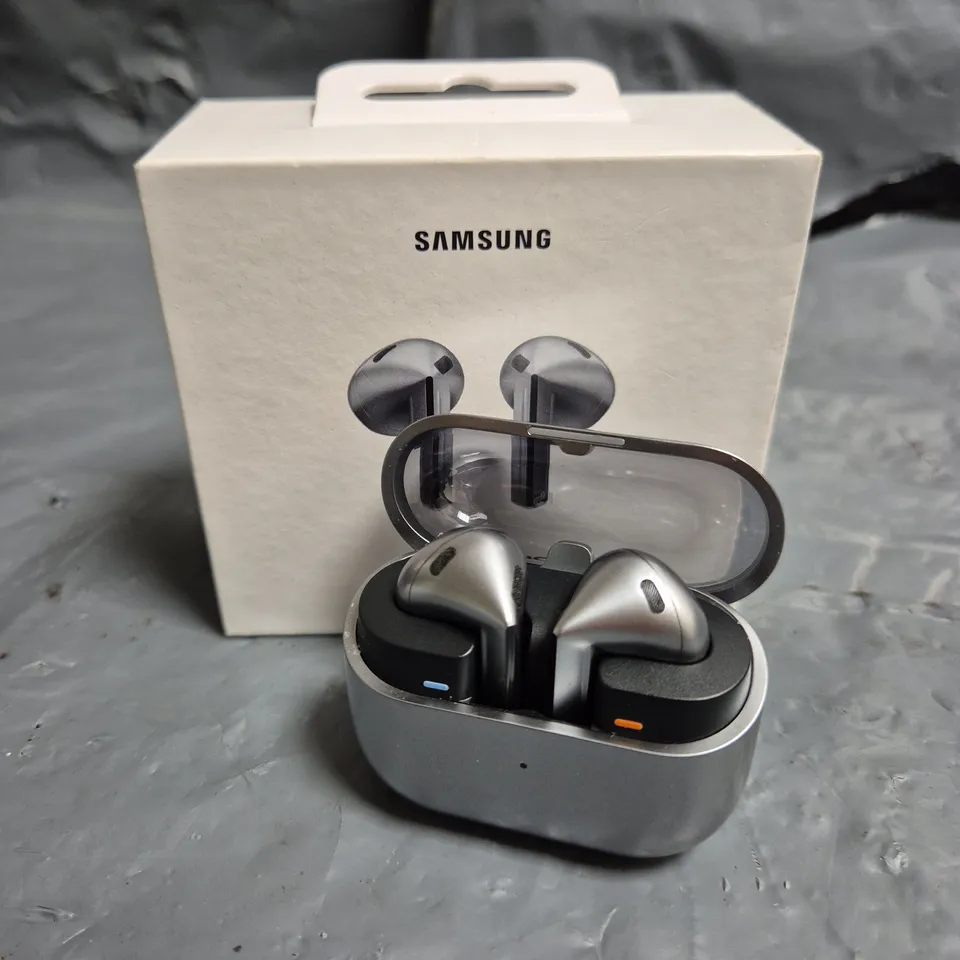 SAMSUNG GALAXY BUDS3 TRUE WIRELESS IN-EAR EARBUDS - SILVER