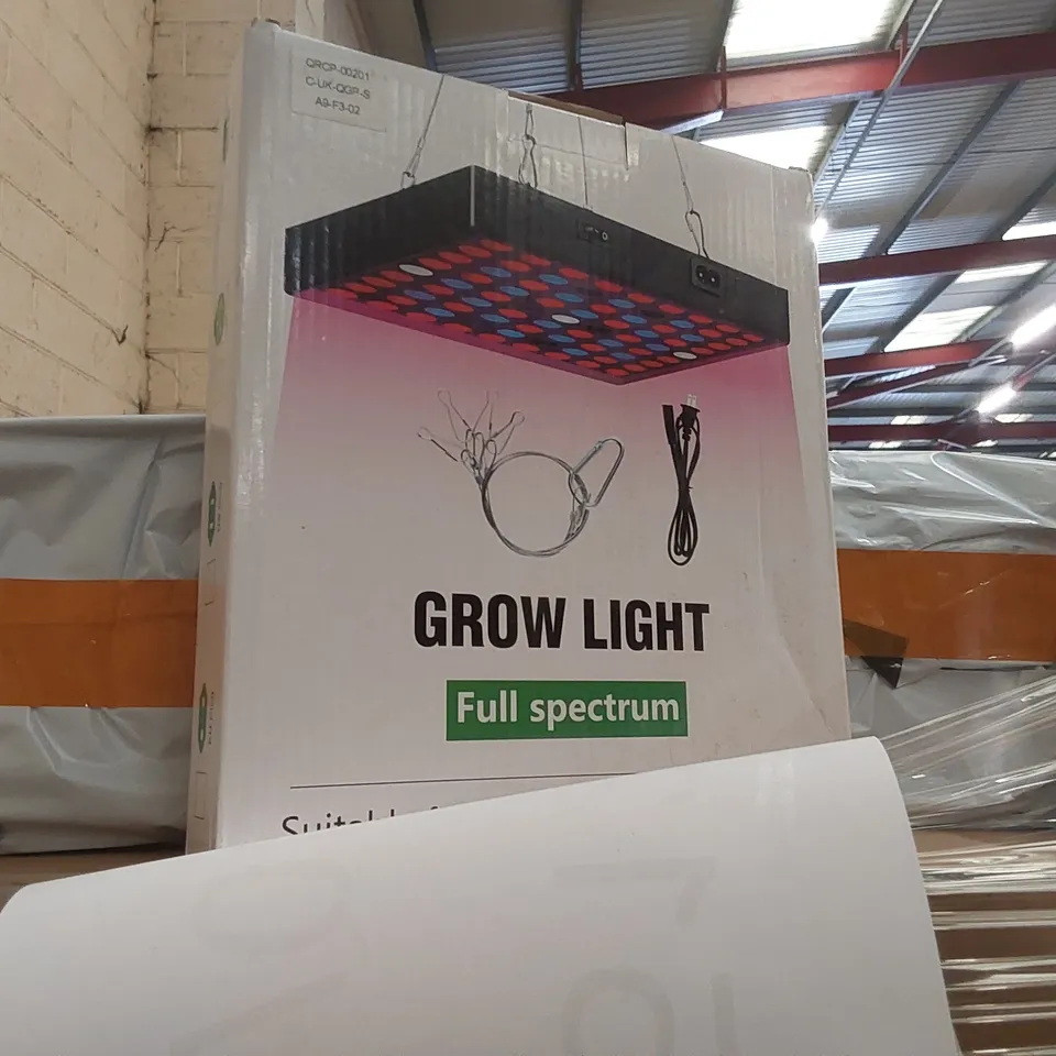 PALLET CONTAINING A LARGE QUANTITY OF PORTABLE TOILET SEAT SETS , LED GROW LIGHTS ECT