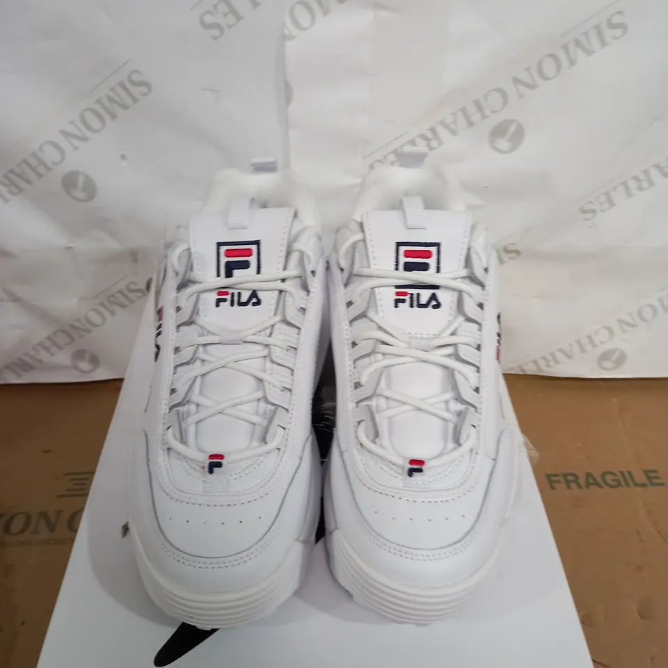 WOMENS FILA DISRUPTOR WHITE TRAINERS SIZE 6