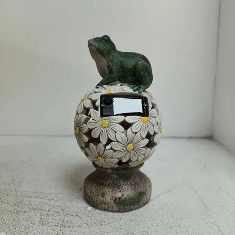 FROG FLORAL BALL WITH SOLAR LIGHT – GARDEN ORNAMENT (SKU 7698757)