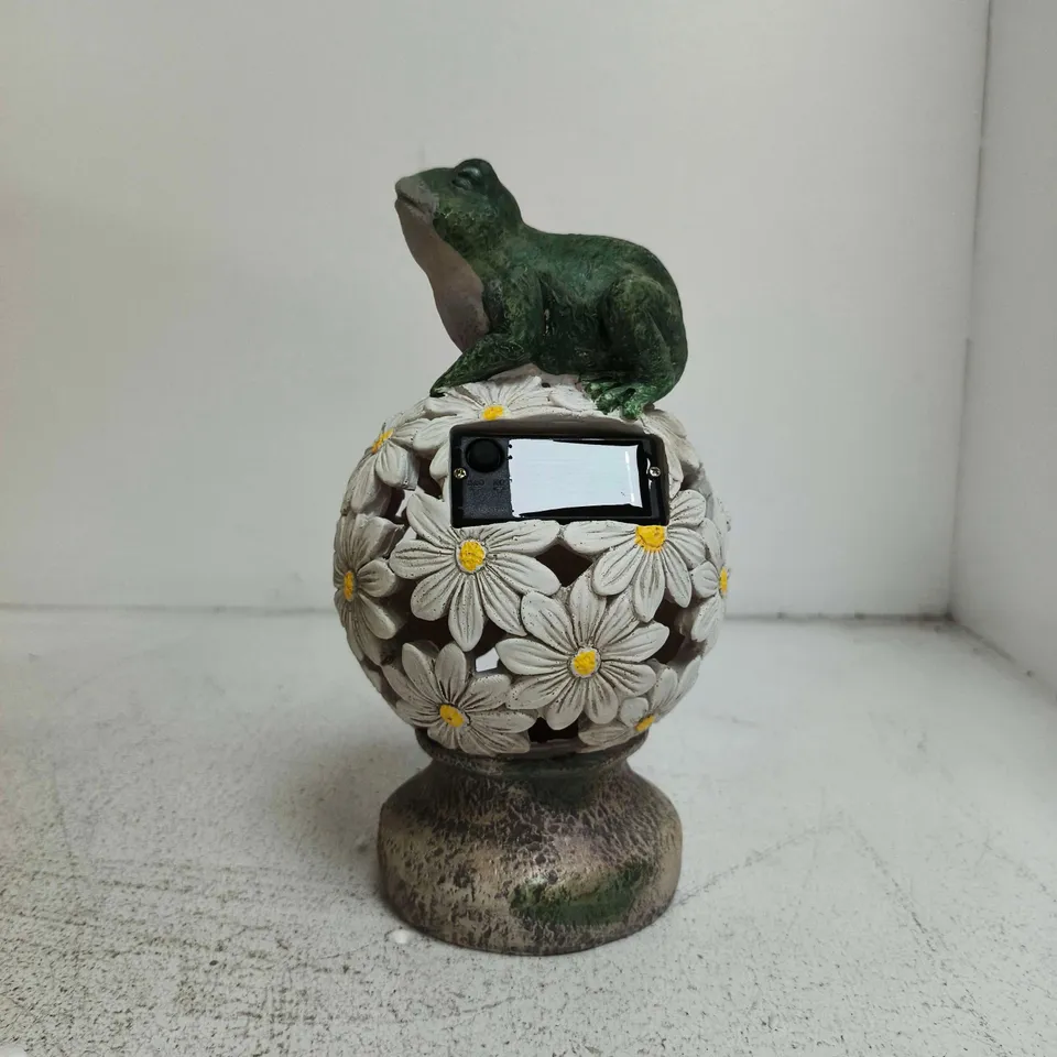 FROG FLORAL BALL WITH SOLAR LIGHT – GARDEN ORNAMENT (SKU 7698757)