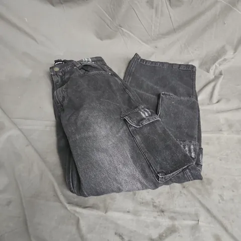 GROOVY DISTRESSED POCKET JEANS IN WASHED BLACK SIZE W30