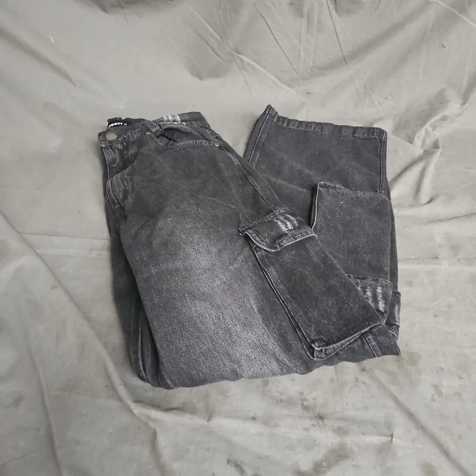 GROOVY DISTRESSED POCKET JEANS IN WASHED BLACK SIZE W30