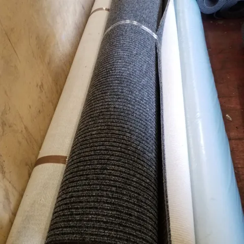 ROLL OF QUALITY LOOP PILE CARPET IN BLACK/WHITE - SIZE UNSPECIFIED