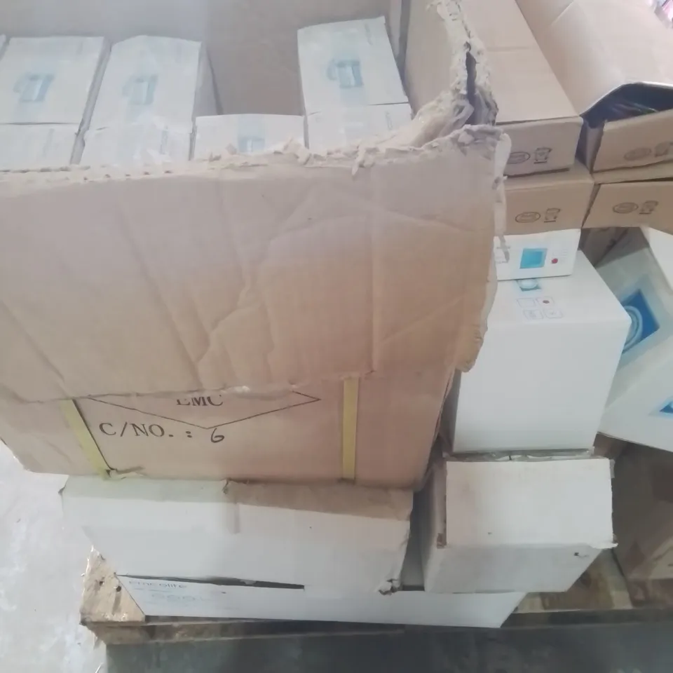 PALLET OF APPROXIMATELY 50 ASSORTED EMCOLITE LIGHTING ITEMS TO INCLUDE - MR16 DOWNLIGHT , AR111 RIMLESS DOWNLIGHT , MR16 TRIMLESS DOWNLIGHT  - COLLECTION ONLY