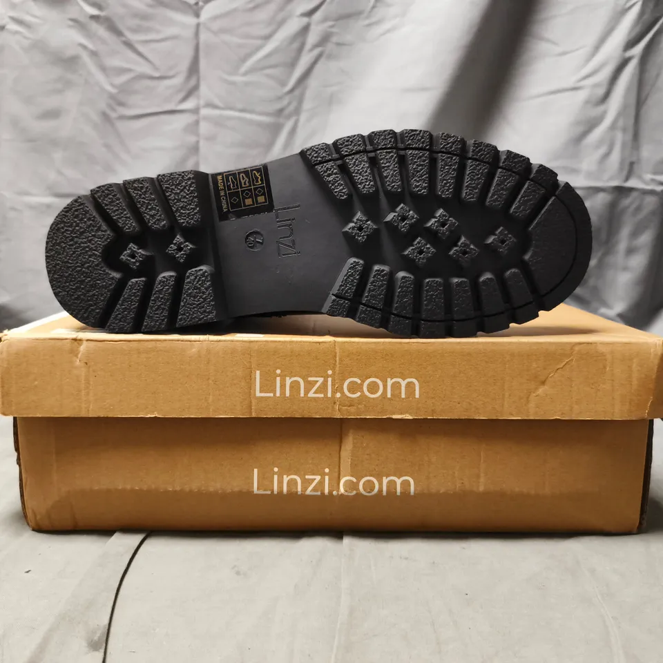 BOXED PAIR OF LINZI ANKLE BOOTS IN BLACK SIZE UK 7