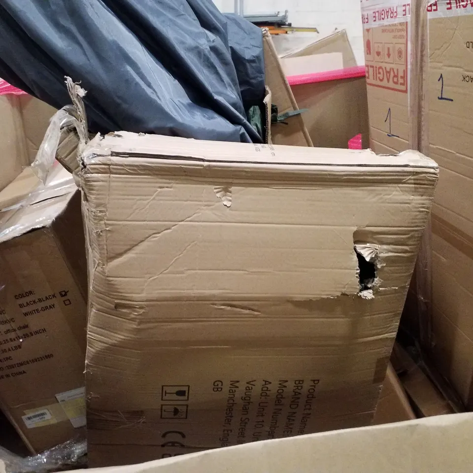 PALLET OF ASSORTED PRODUCTS INCLUDING FOLDING CHAIR, FULL LENGTH MIRROR, 5 STEP LADDER, OFFICE CHAIR