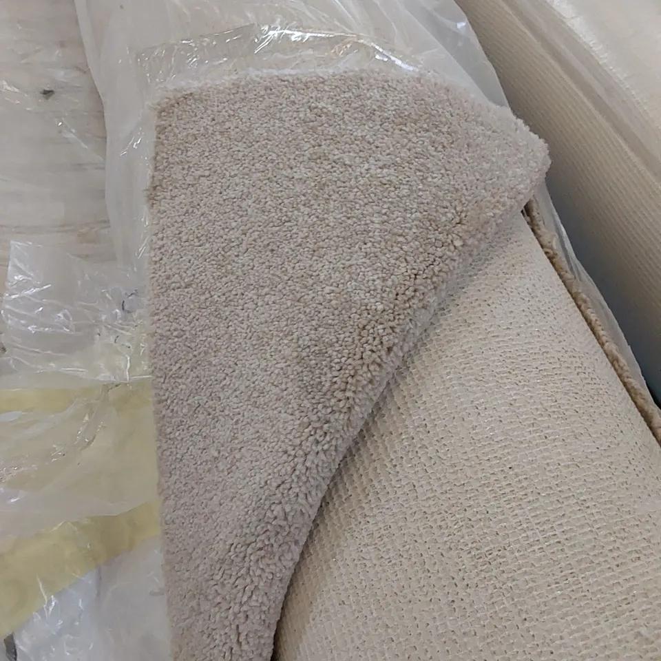 ROLL OF QUALITY STAINSAFE SHEPHERD TWIST AB CARPET // SIZE: APPROX. 4 X 7.4m