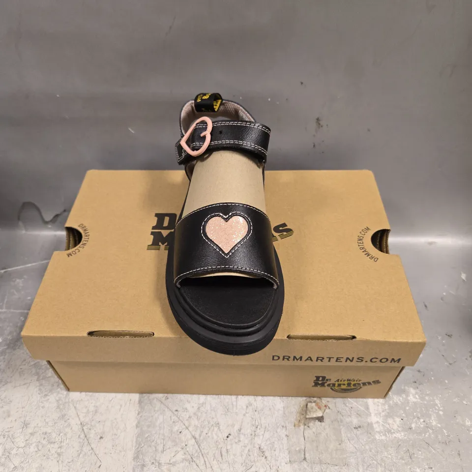 BOXED PAIR OF DR MARTENS MARLOWE HEARTS CHILDRENS SHOES - 2