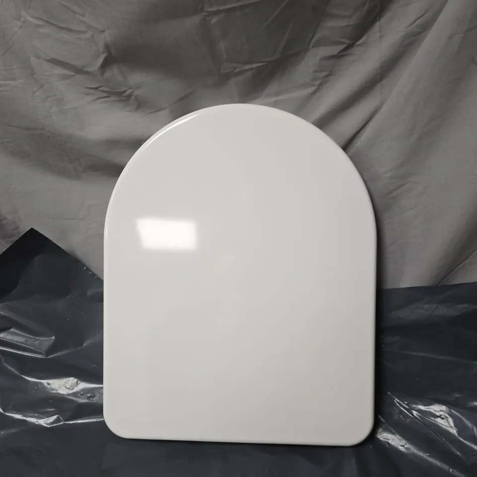 BOXED DOMBACH CELESTO SOFT CLOSE TOILET SEAT 