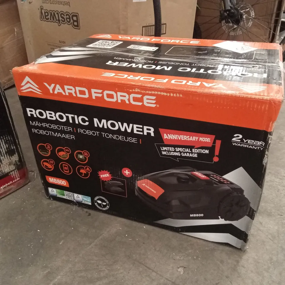 BOXED YARD FORCE ROBOTIC LAWNMOWER WITH APP CONTROL FOR GARDENS UP TO 800M² - MB800 RRP £449.99