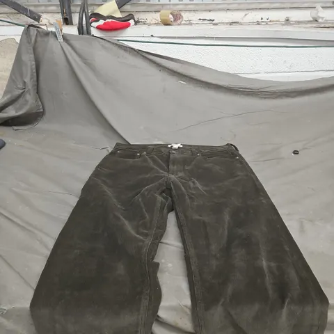LANDS END GREEN CORDUROY TROUSERS SIZE 32"