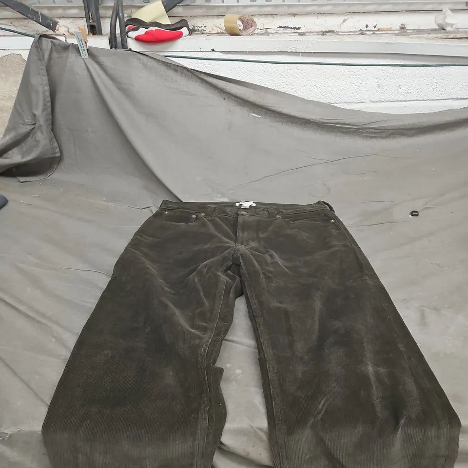 LANDS END GREEN CORDUROY TROUSERS SIZE 32"