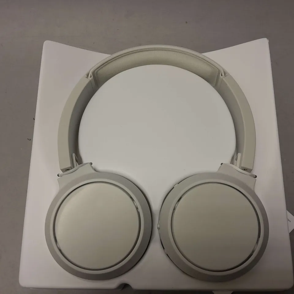 BOXED PHILIPS 4000 SERIES HEADPHONES IN WHITE
