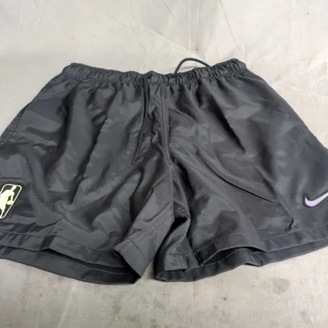 NIKE NBA BASKETBALL SHORTS – SIZE M 