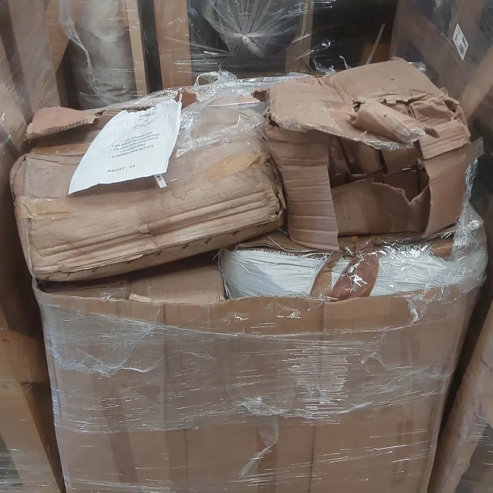 PALLET CONTAINING VERY LARGE QUANTITY OF ASSORTED BOXING GEAR