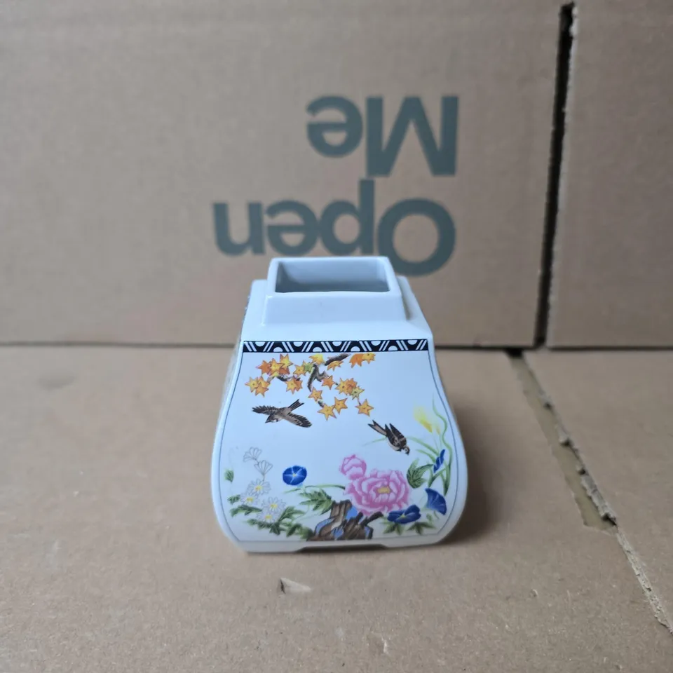 THE FRANKLIN MINT FINE PORCELAIN DECORATIVE PIECE – FLORAL BIRD MOTIF, 