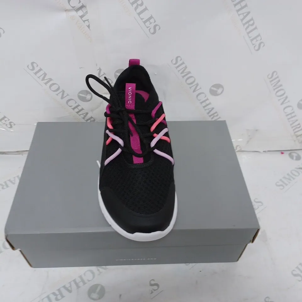 BOXED PAIR OF VIONIC TRAINERS IN BLACK UK SIZE 6