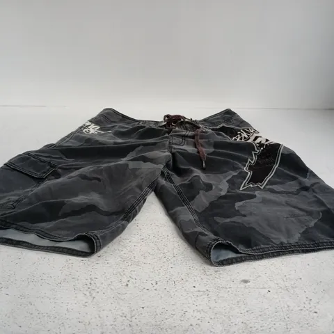BILLABONG BOARDSHORTS SIZE 30