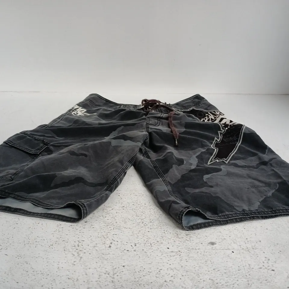BILLABONG BOARDSHORTS SIZE 30