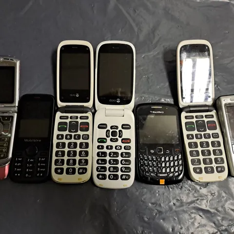 7 ASSORTED MOBILE PHONES TO INCLUDE SONY ERICSSON, BLACKBERRY 8520, DORO PHONEEASY 611, ETC