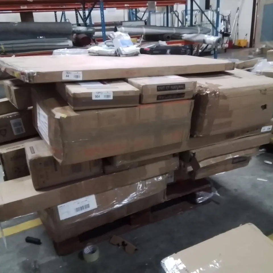 PALLET OF ASSORTED HOUSEHOLD GOODS AND PRODUCTS TO INCLUDE;HEATER,DEHUMIDIFIER,GAMING CHAIR,HEATED THROW,SUITCASE