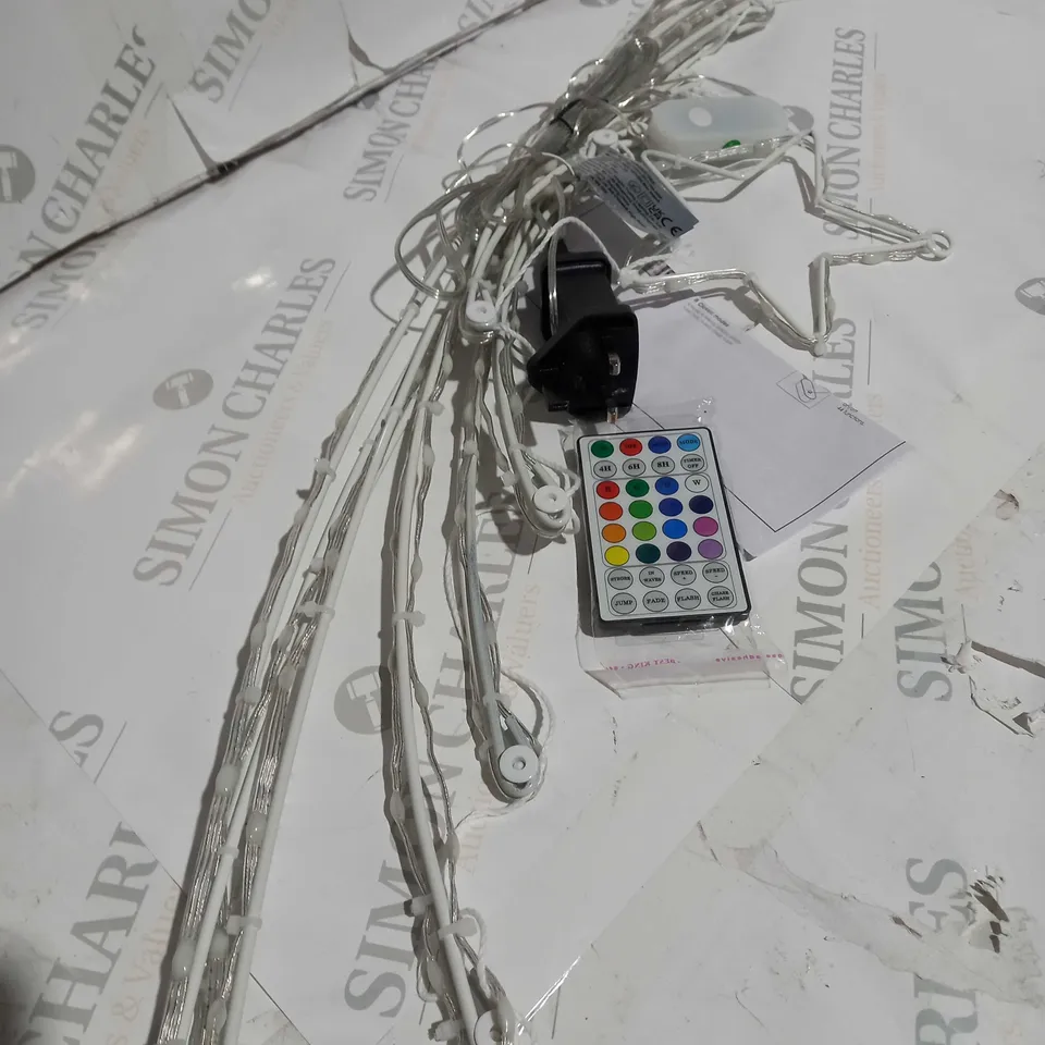 BOXED HOME REFLECTIONS INDOOR OUTDOOR PRE-LIT WALL MOUNTABLE TREE 5FT- COLLECTION ONLY 