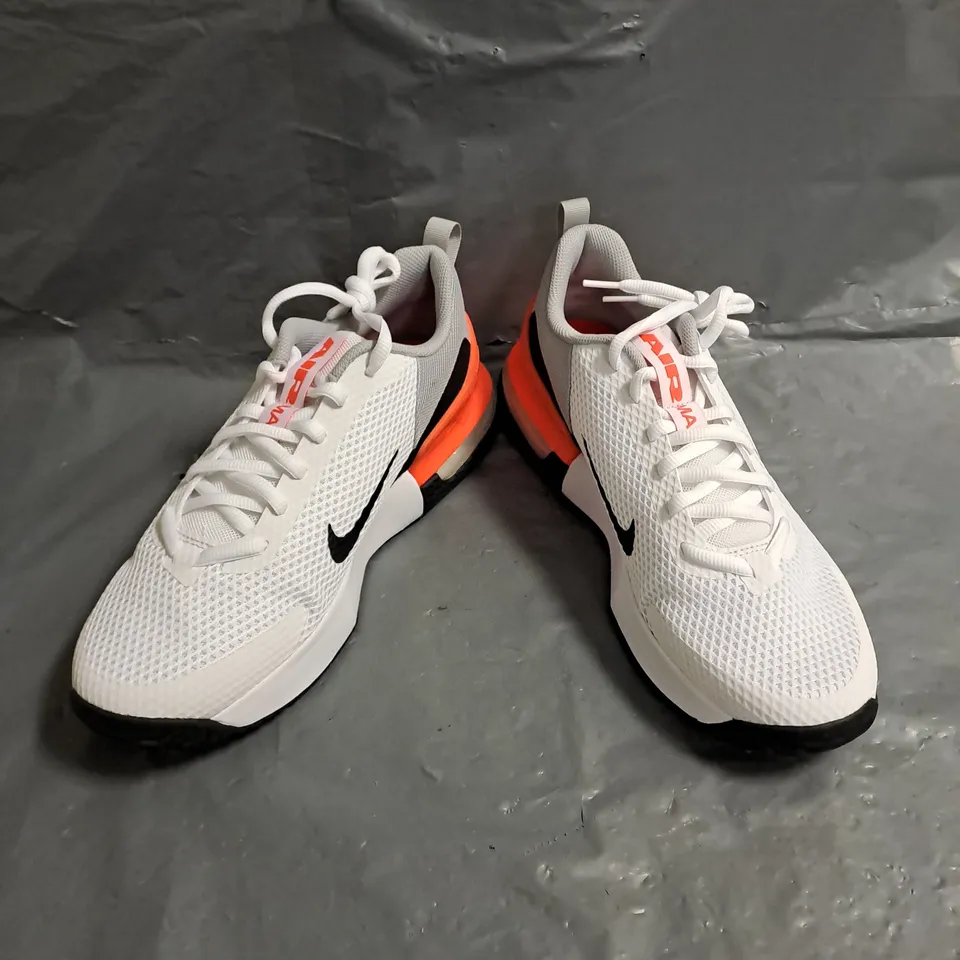 PAIR OF NIKE AIR MAX ALPHA TRAINERS IN WHITE MULTI SIZE MENS UK 9