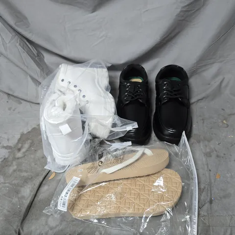 BOX OF APPROXIMATELY 15 ASSORTED FOOTWEAR ITEMS TO INCLUDE BLACK SHOES, WHITE ANKLE BOOTS, SANDALS ETC