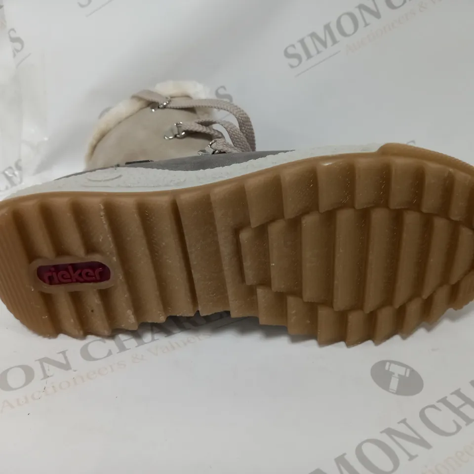 PAIR OF RIEKER ANTISTRESS WATER RESISTANT WARM HIKING BOOTS, CREAM - SIZE 6.5 