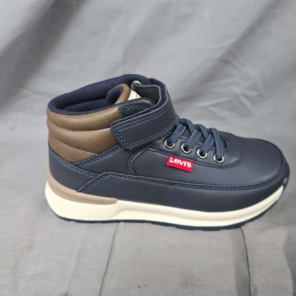 UNBOXED PAIR OF LEVIS ASCOT CHILDRENS MINIS IN NAVY - UK 11