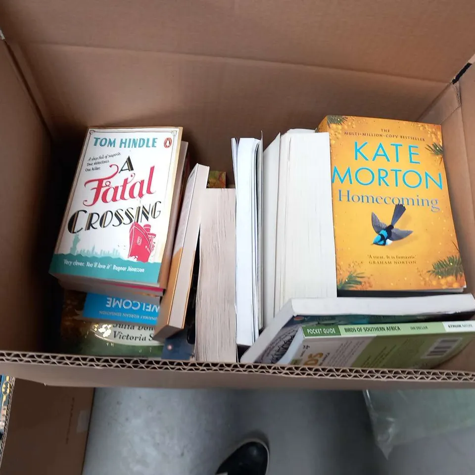 LARGE QUANTITY OF ASSORTED BOOKS TO INCLUDE TITLES SUCH AS; CROOK MANIFESTO, CALL THE MIDWIFE, RELIGIOUS BUT NOT RELIGIOUS, CASE HISTORIES AND PIANO FOR DUMMIES