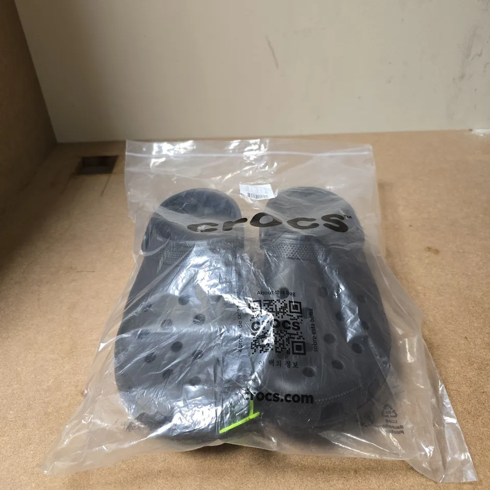 CROCS CLASSIC BLACK UK SIZE M12 UNBOXED TAGGED