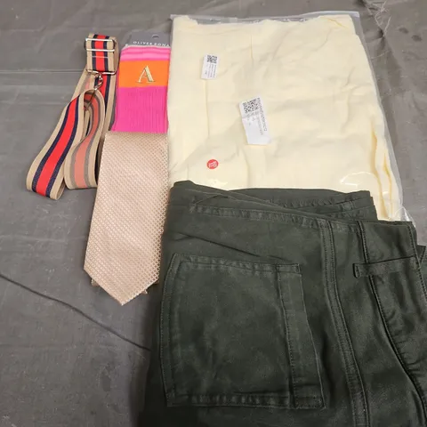BOX OF APPROXIMATELY 20 ASSORTED CLOTHING ITEMS TO INCLUDE - BELT , TIE , PANTS ETC