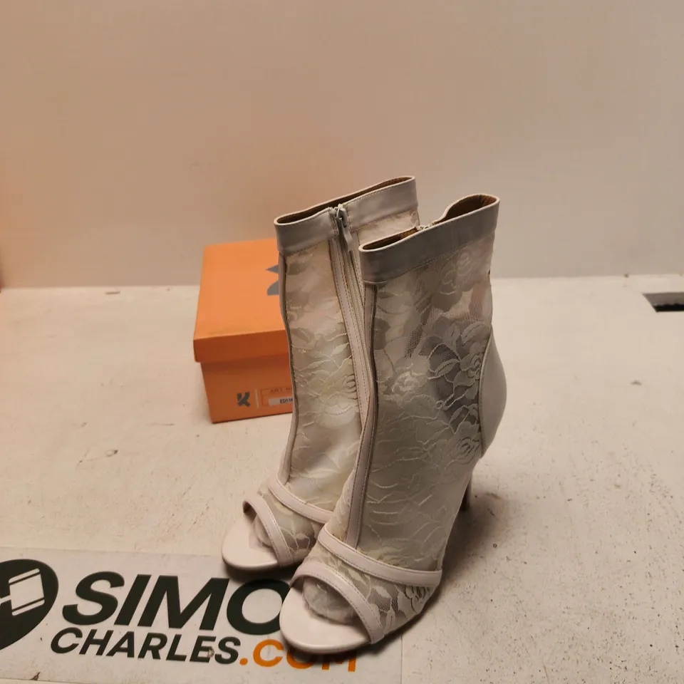 KOI FOOTWEAR WHITE LACE KNEE-HIGH BOOTS, UK 8 – OPEN-TOE, SIDE ZIP