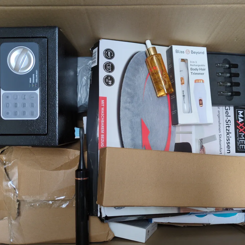 APPROXIMATELY 10 ASSORTED ITEMS TO INCLUDE SAFE, BLISS & BEYOND BODY HAIR TRIMMER, ROYALE HYDRATING AQUA OI, ETC