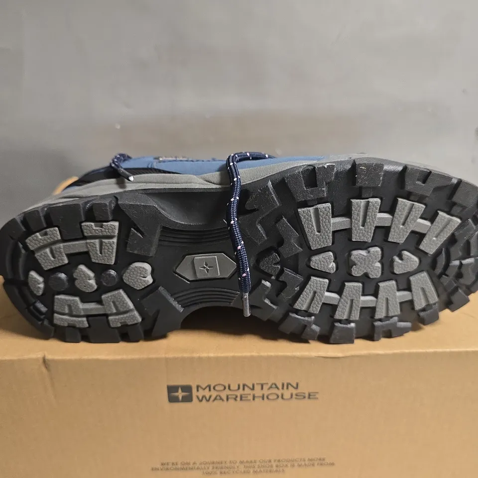 BOXED PAIR OF MOUNTAIN WAREHOUSE PATH WOMENS OUTDOOR WATERPROOF WALKING BOOTS IN NAVY - UK 4