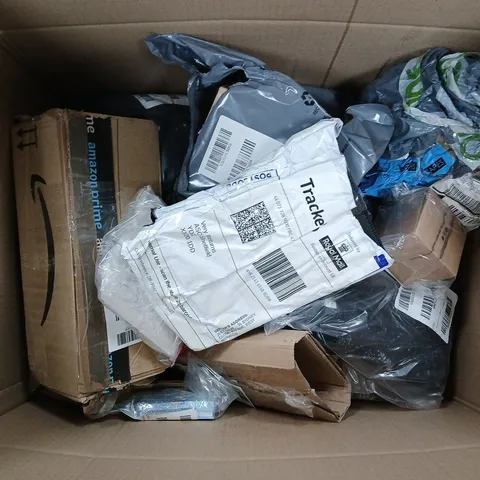 APPROXIMATELY 10 ASSORTED DAMAGED ITEMS TO INCLUDE HEADPHONES, CANDLES, VACUUM CLEANER, ETC - COLLECTION ONLY