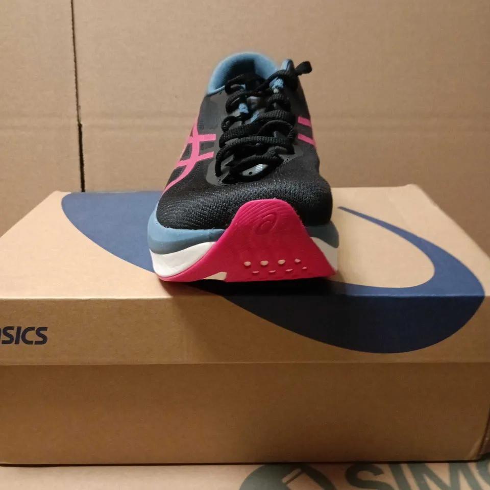 ASICS RUNNING SHOES – BLACK WITH PINK ACCENTS SIZE 7