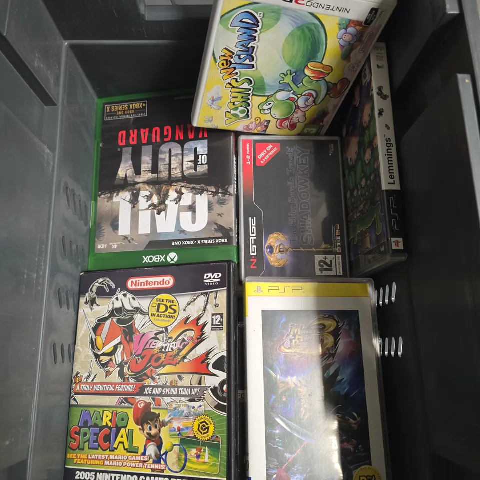 APPROXIMATELY 10 ASSORTED RETRO VIDEO GAMES TO INCLUDE GTA 2, ZELDA, SHADOW THE HEDGEHOG ETC 