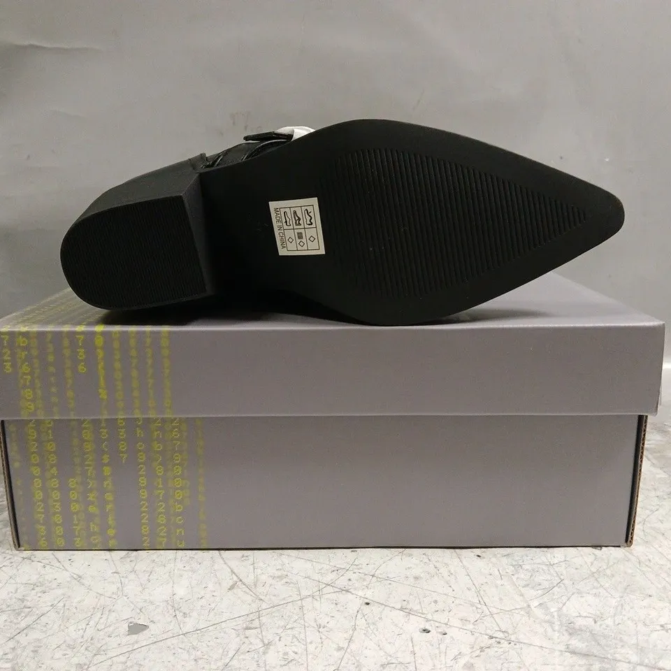 BOXED PAIR OF KOI HAWK POINTED COWBOY BOOTS IN BLACK SIZE UK 4