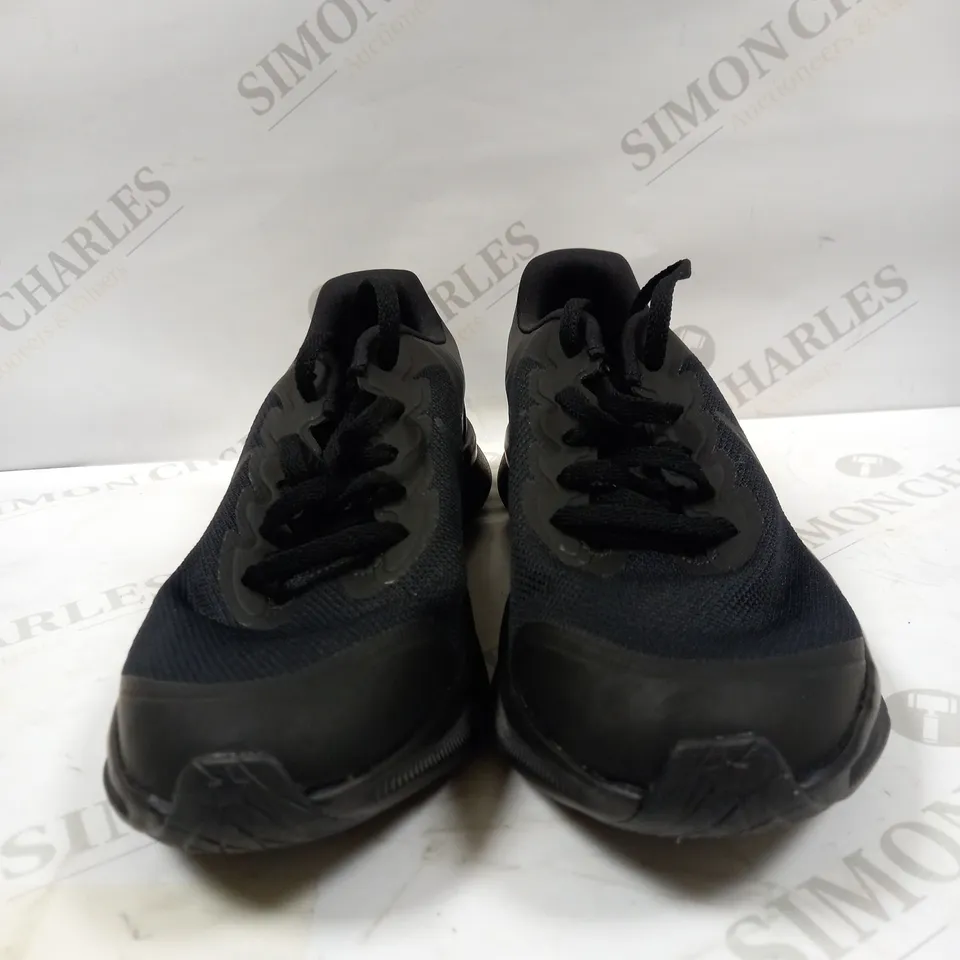 IN THE STYLE OF NIKE STARRUNNER TRAINERS BLACK WITH MESH FINHISH UK 4